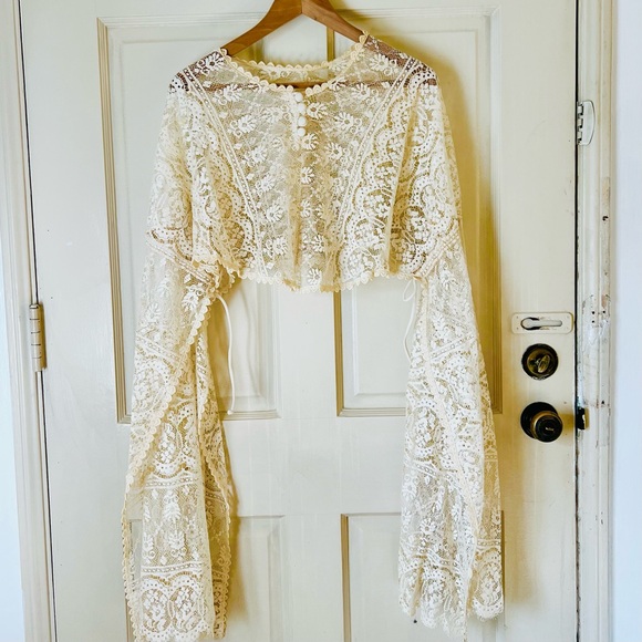 Unbranded Tops - 1970’s Festival Lace Cropped Overlay.